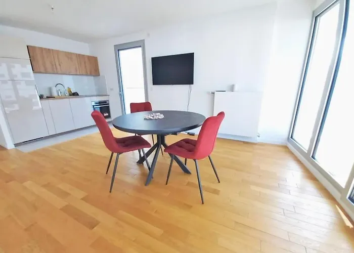 Modern And Smart - 13 Bibliotheque Francois Mitterrand * Paříž